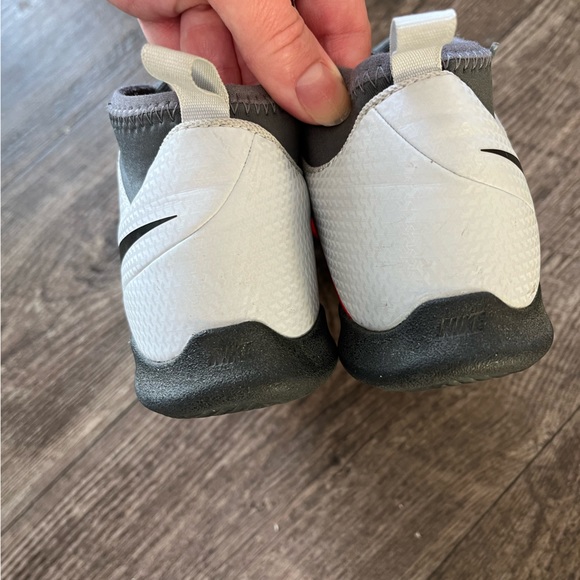 Nike Jr. Phantom Vision great condition soccer shoes/cleats - Picture 3 of 7